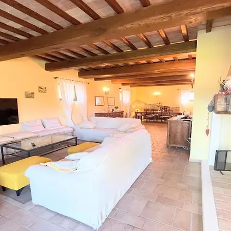Todi By The Poolexc Poolwalk To Todi 5 Kmsrestaurant 05 Kms Sleeps Hotel Petroro