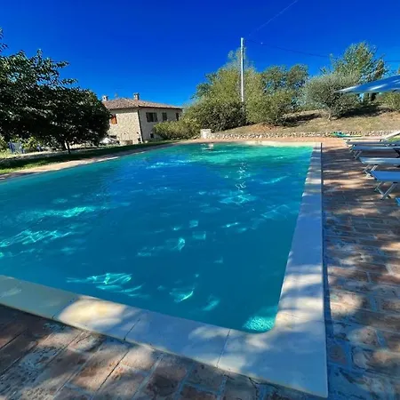 Hotel Todi By The Poolexc Poolwalk To Todi 5 Kmsrestaurant 05 Kms Sleeps 4*