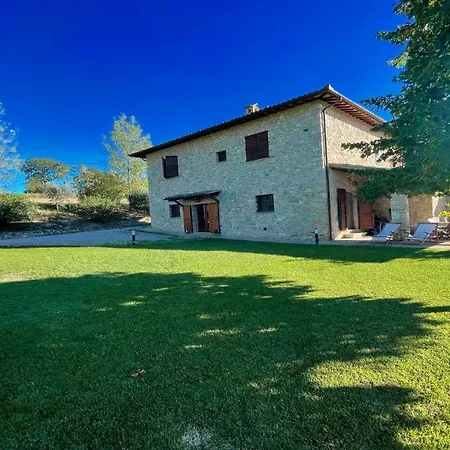 Todi By The Poolexc Poolwalk To Todi 5 Kmsrestaurant 05 Kms Sleeps Hotel 4*
