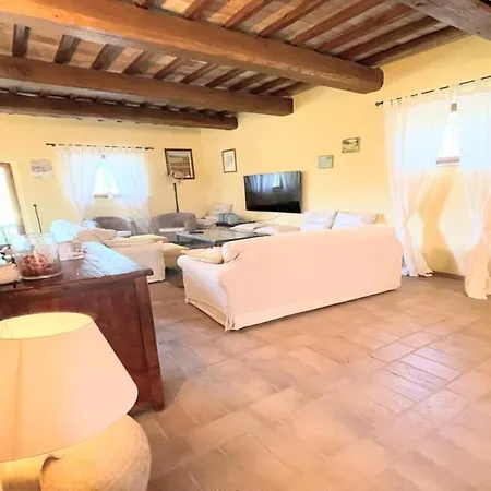 Todi By The Poolexc Poolwalk To Todi 5 Kmsrestaurant 05 Kms Sleeps 4*