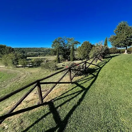 Todi By The Poolexc Poolwalk To Todi 5 Kmsrestaurant 05 Kms Sleeps Hotel 4*