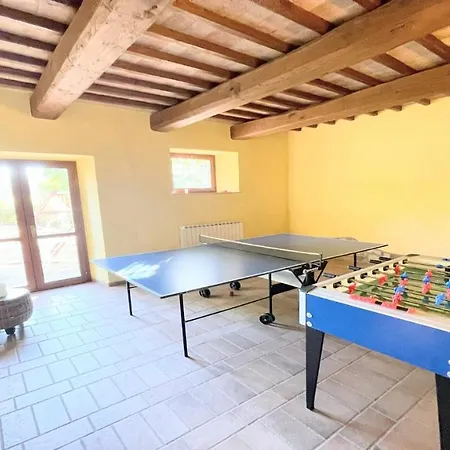 Todi By The Poolexc Poolwalk To Todi 5 Kmsrestaurant 05 Kms Sleeps 4*