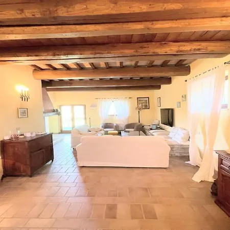 Todi By The Poolexc Poolwalk To Todi 5 Kmsrestaurant 05 Kms Sleeps Petroro