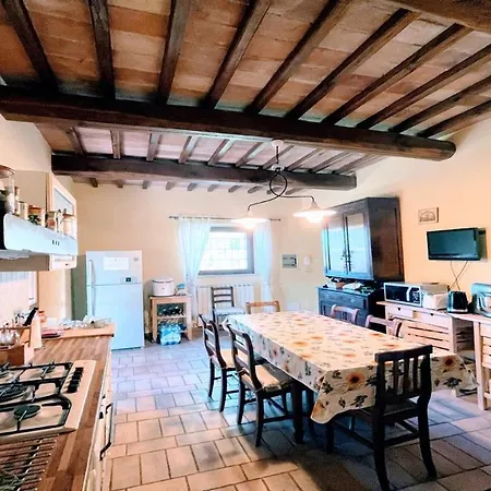 Todi By The Poolexc Poolwalk To Todi 5 Kmsrestaurant 05 Kms Sleeps 4*