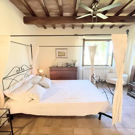 Todi By The Poolexc Poolwalk To Todi 5 Kmsrestaurant 05 Kms Sleeps Hotel 4*